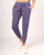 Load image into Gallery viewer, Model in W1657 (Jasper Pants), Purple Sand
